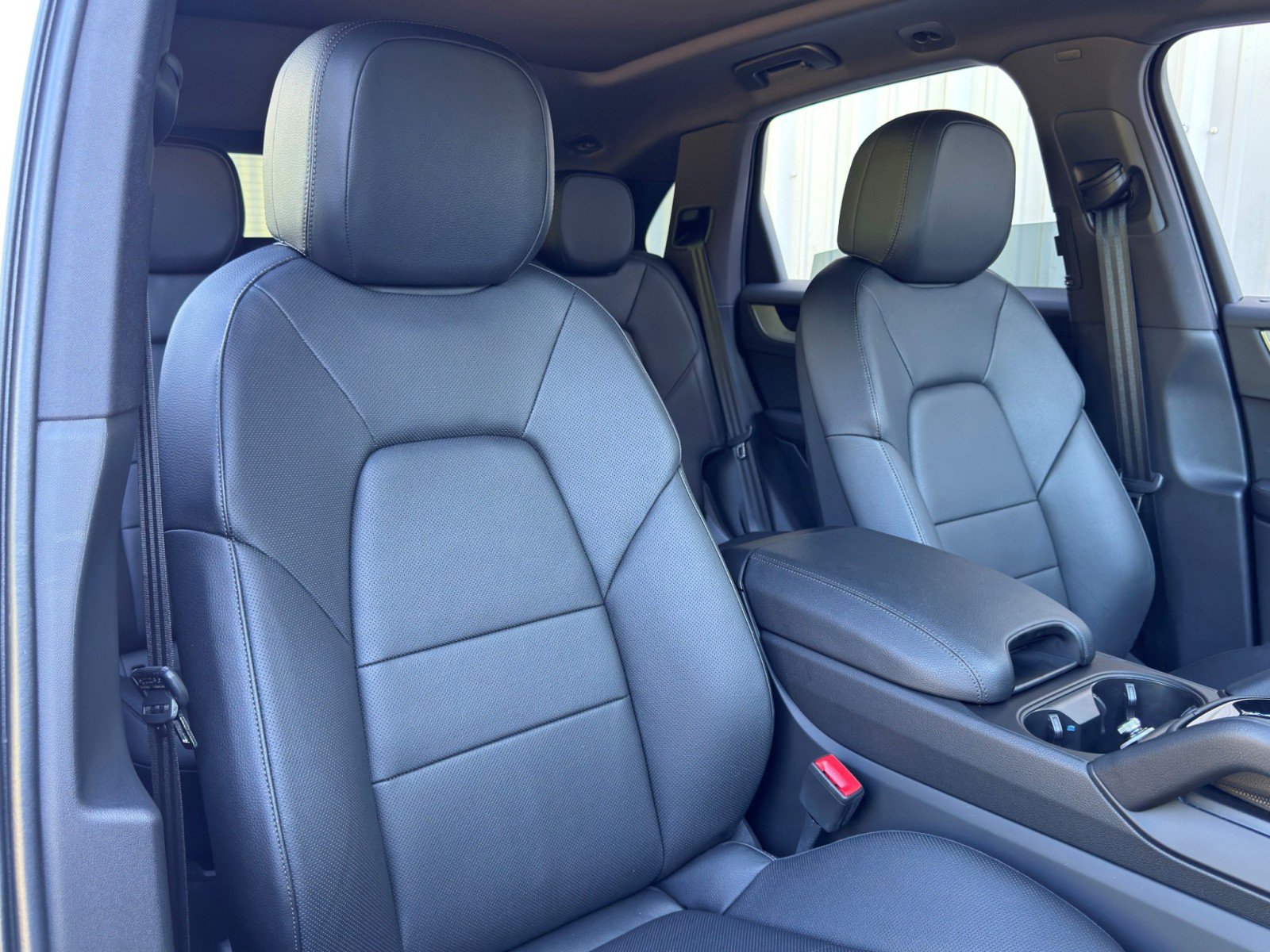 Used 2026 Porsche Cayenne AWD/4WD image 38