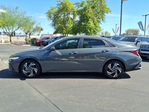 Certified 2025 Hyundai Elantra Limited FWD image 2