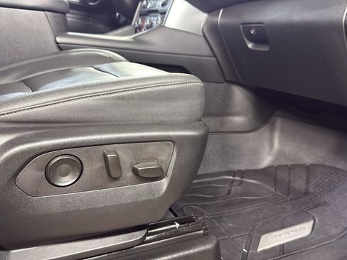 Used 2023 Chevrolet Suburban Z71 w/ Luxury Package image 25