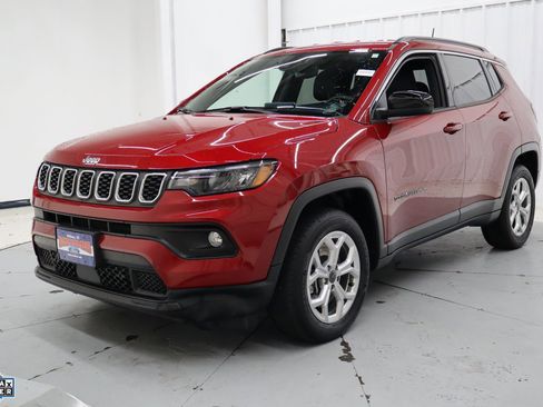 Used 2025 Jeep Compass Latitude image 10