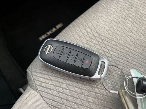 Used 2025 Nissan Rogue SV image 21