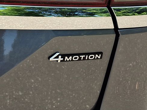 Used 2024 Volkswagen Atlas SE AWD/4WD image 17