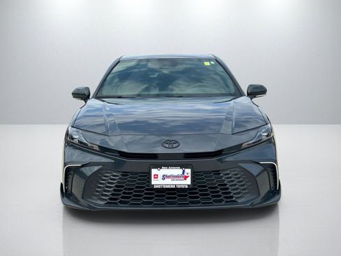 Used 2025 Toyota Camry SE w/ Convenience Package FWD image 2