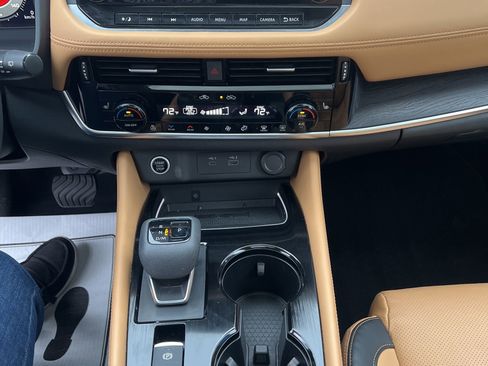 Used 2022 Nissan Rogue Platinum w/ Head-Up Display Package image 12