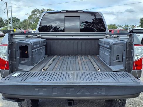Used 2019 Nissan Titan PRO-4X w/ Pro-4x Convenience Package image 19