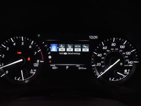 Used 2020 Toyota Highlander XLE image 27