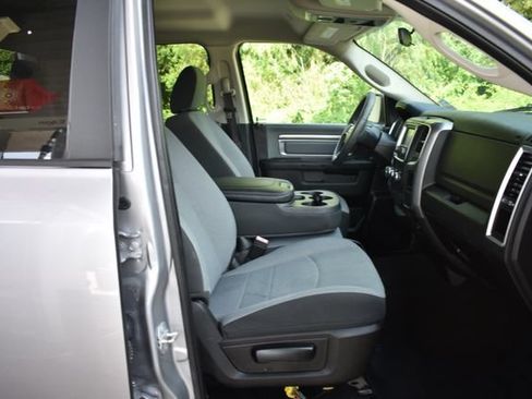 Used 2021 RAM 1500 Classic SLT RWD image 16