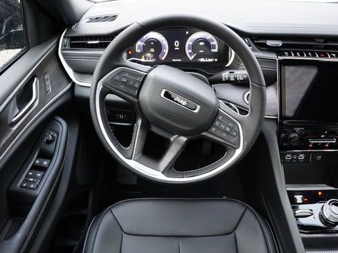 New 2025 Jeep Grand Cherokee L Limited image 15