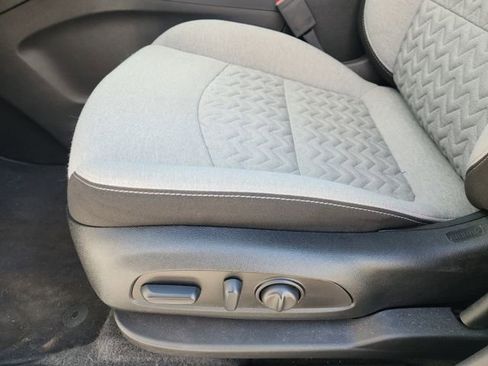 Used 2024 Chevrolet Equinox LT FWD image 25