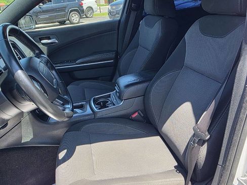 Used 2018 Dodge Charger SXT RWD image 16