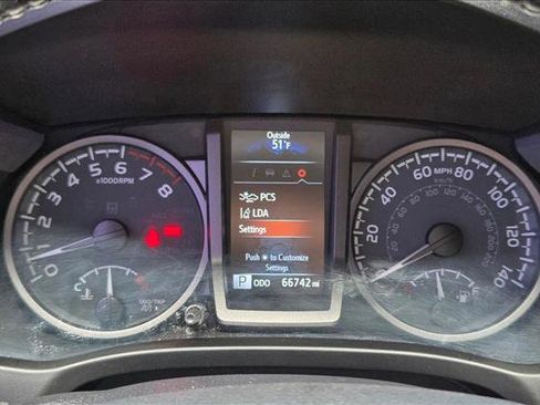 Used 2021 Toyota Tacoma TRD Off-Road w/ Technology Package image 11