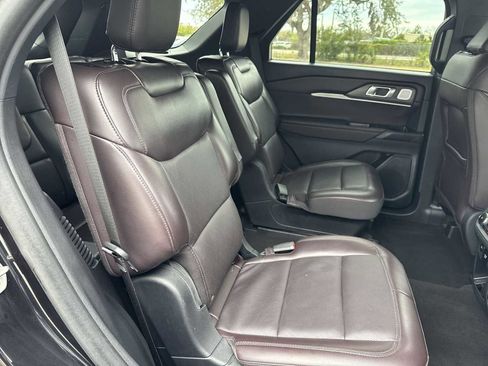 Used 2025 Ford Explorer Platinum image 21