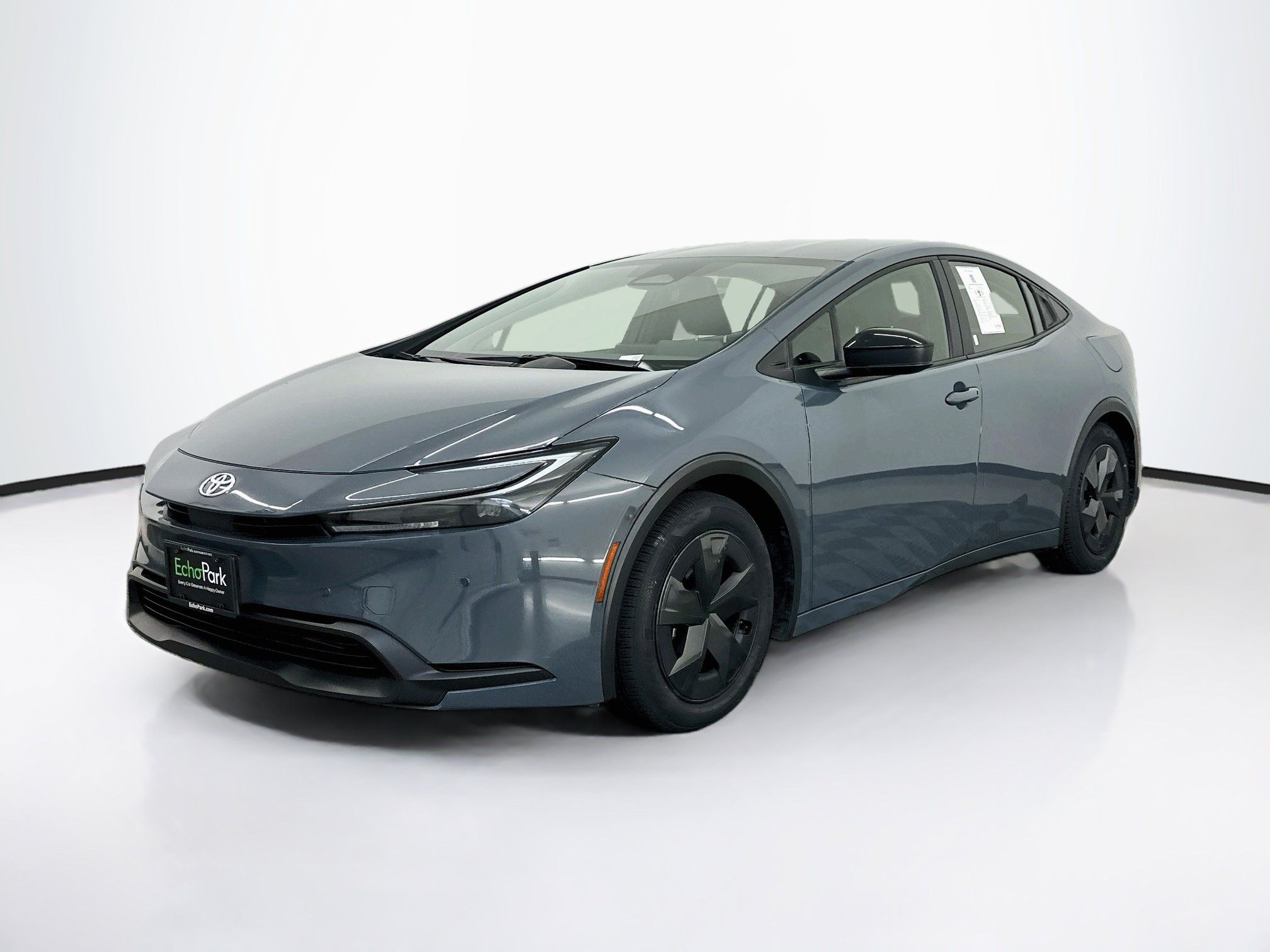 Used 2025 Toyota Prius LE FWD image 3