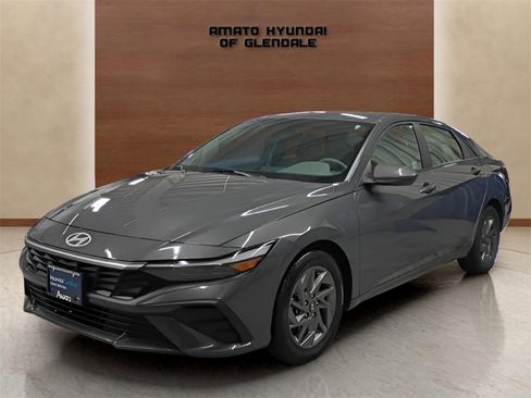 Certified 2024 Hyundai Elantra SEL image 2