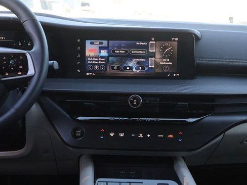 Used 2025 Nissan Murano SV image 24