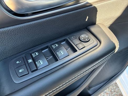 New 2026 Chrysler Pacifica Select image 11