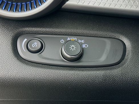 Used 2025 Chevrolet Trax LS image 16