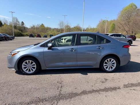Used 2024 Toyota Corolla LE w/ LE Convenience Package FWD image 5