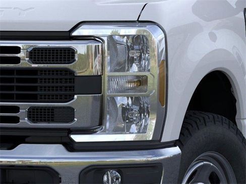 New 2026 Ford F350 XL w/ XL Chrome Package image 18