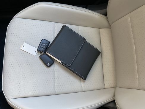 Used 2019 Volkswagen Tiguan SEL AWD/4WD image 9