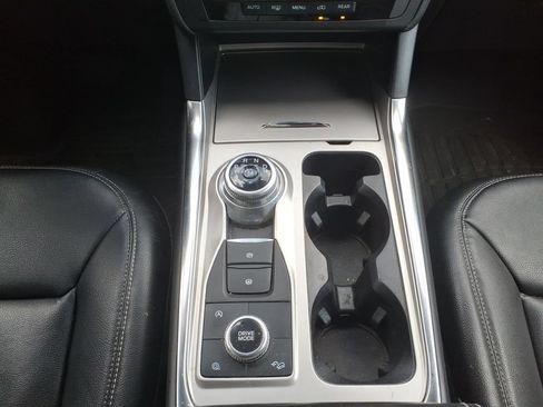 Used 2020 Ford Explorer XLT w/ Equipment Group 202A AWD/4WD image 23