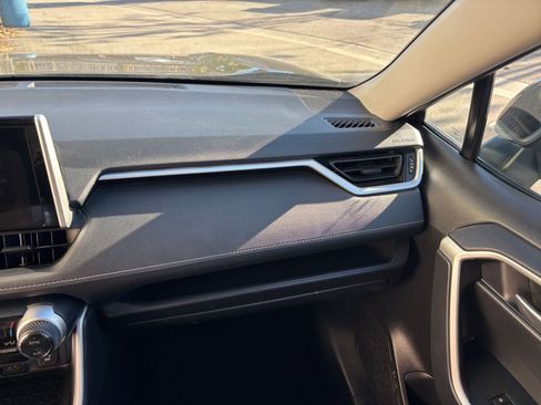 Used 2025 Toyota RAV4 XLE image 35