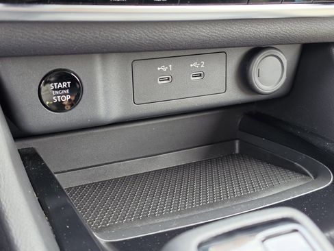 Used 2025 Nissan Rogue SV FWD image 26
