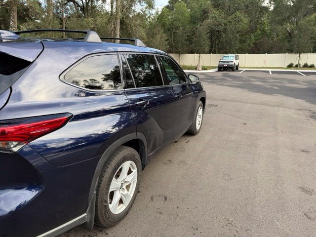 Used 2021 Toyota Highlander LE FWD image 7