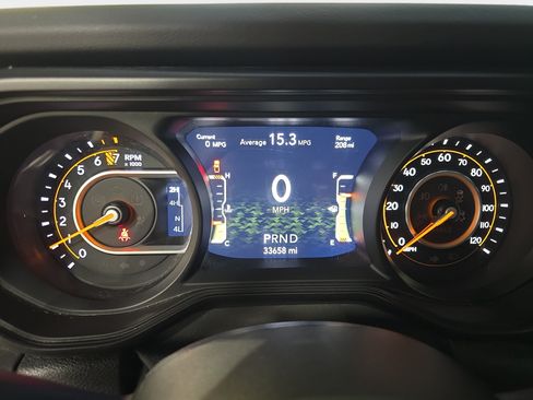 Used 2024 Jeep Gladiator Mojave w/ Technology Group AWD/4WD image 16