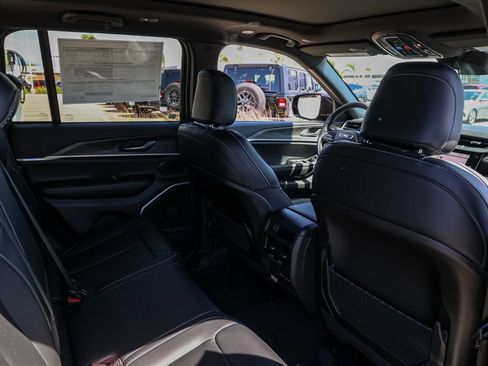 New 2026 Jeep Grand Cherokee Limited RWD image 17