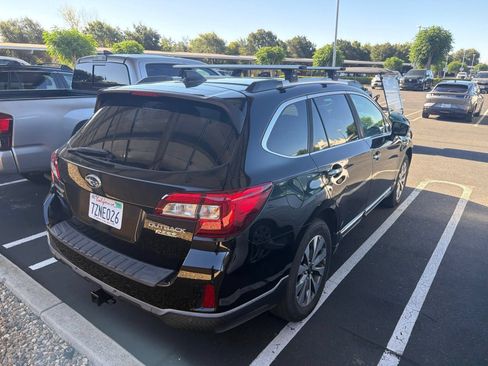 Used 2017 Subaru Outback 2.5i Touring AWD/4WD image 7