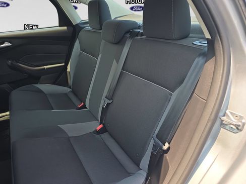 Used 2014 Ford Focus SE w/ SE Winter Package FWD image 12