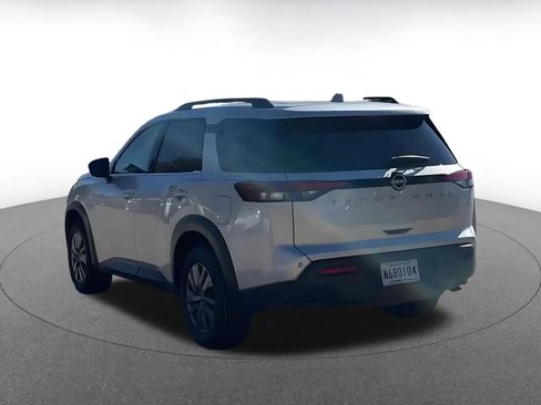 Used 2025 Nissan Pathfinder SV image 11