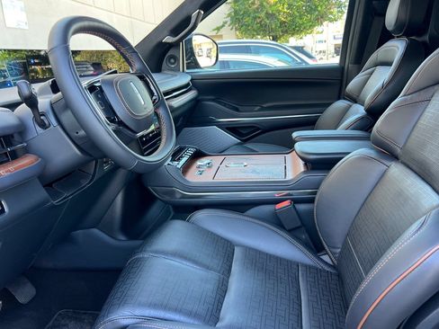 Used 2025 Lincoln Navigator Black Label AWD/4WD image 10