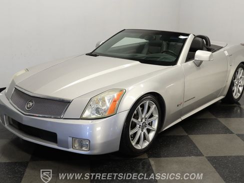 Used 2006 Cadillac XLR V image 17
