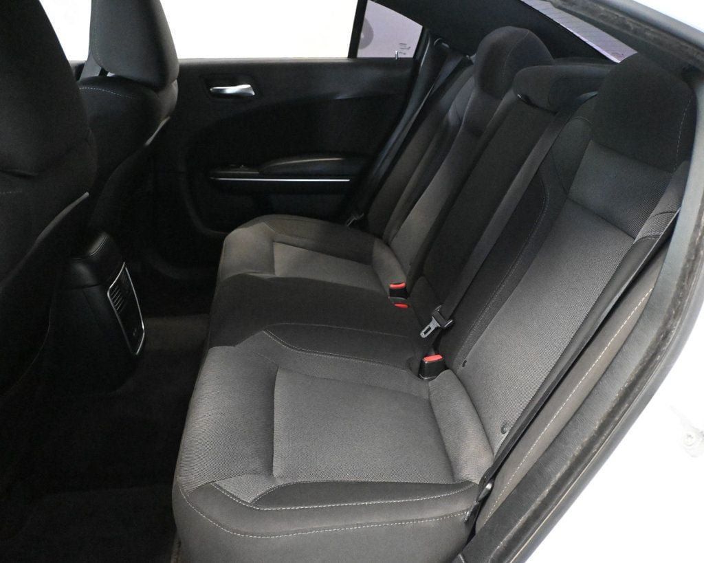 Used 2017 Dodge Charger SXT RWD image 14