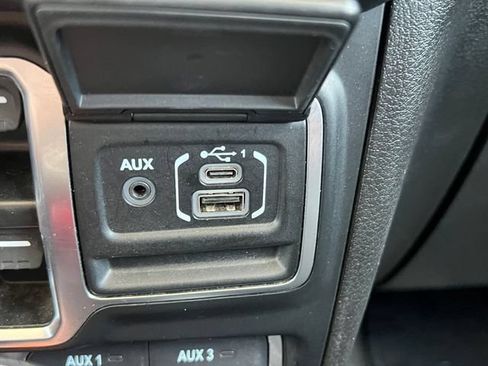 Used 2025 Jeep Wrangler Unlimited Rubicon AWD/4WD image 6