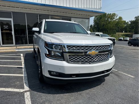 Used 2019 Chevrolet Tahoe LT w/ LT Signature Package RWD image 2
