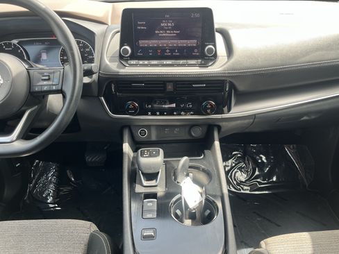 Used 2022 Nissan Rogue SV FWD image 26