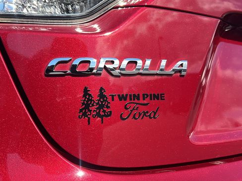 Used 2022 Toyota Corolla LE w/ LE Convenience Package FWD image 26