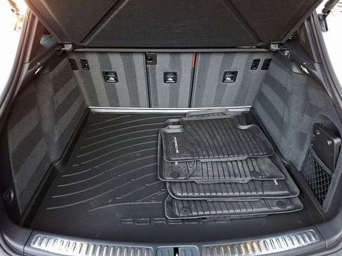 Certified 2025 Porsche Macan image 34