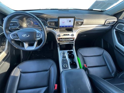 Used 2020 Ford Explorer XLT w/ Equipment Group 202A image 8