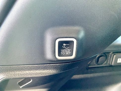 Used 2023 Jeep Grand Cherokee Altitude image 23