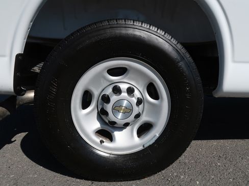 Used 2025 Chevrolet Express 3500 LS RWD image 14