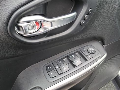 Used 2020 Jeep Cherokee Limited AWD/4WD image 26