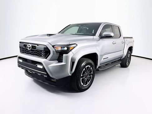 Used 2024 Toyota Tacoma TRD Sport image 3