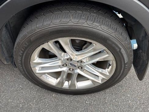 Used 2017 Ford Explorer XLT w/ Equipment Group 202A image 23