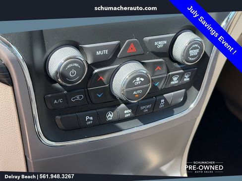 Used 2019 Jeep Grand Cherokee Laredo AWD/4WD image 21