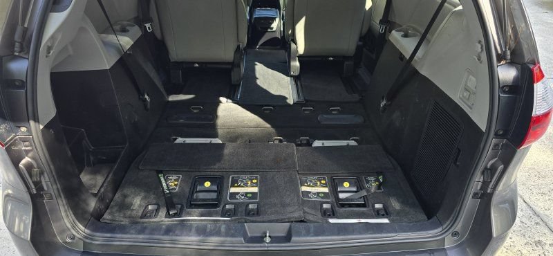 Used 2017 Toyota Sienna Limited Premium AWD/4WD image 32