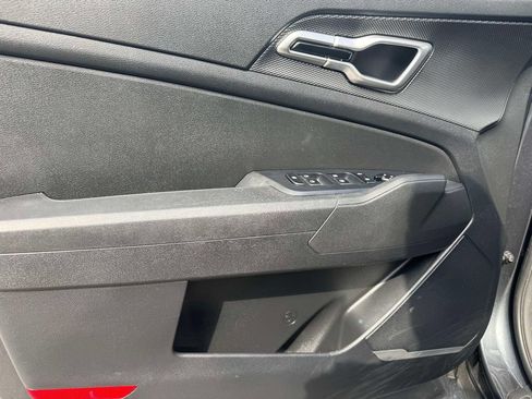 Used 2023 Kia Sportage LX AWD/4WD image 14